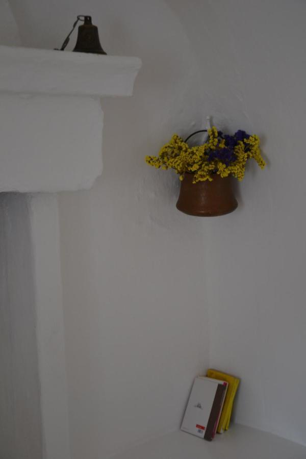 בית הארחה לוקורוטונדו 	Trullo Piccola Contrada מראה חיצוני תמונה